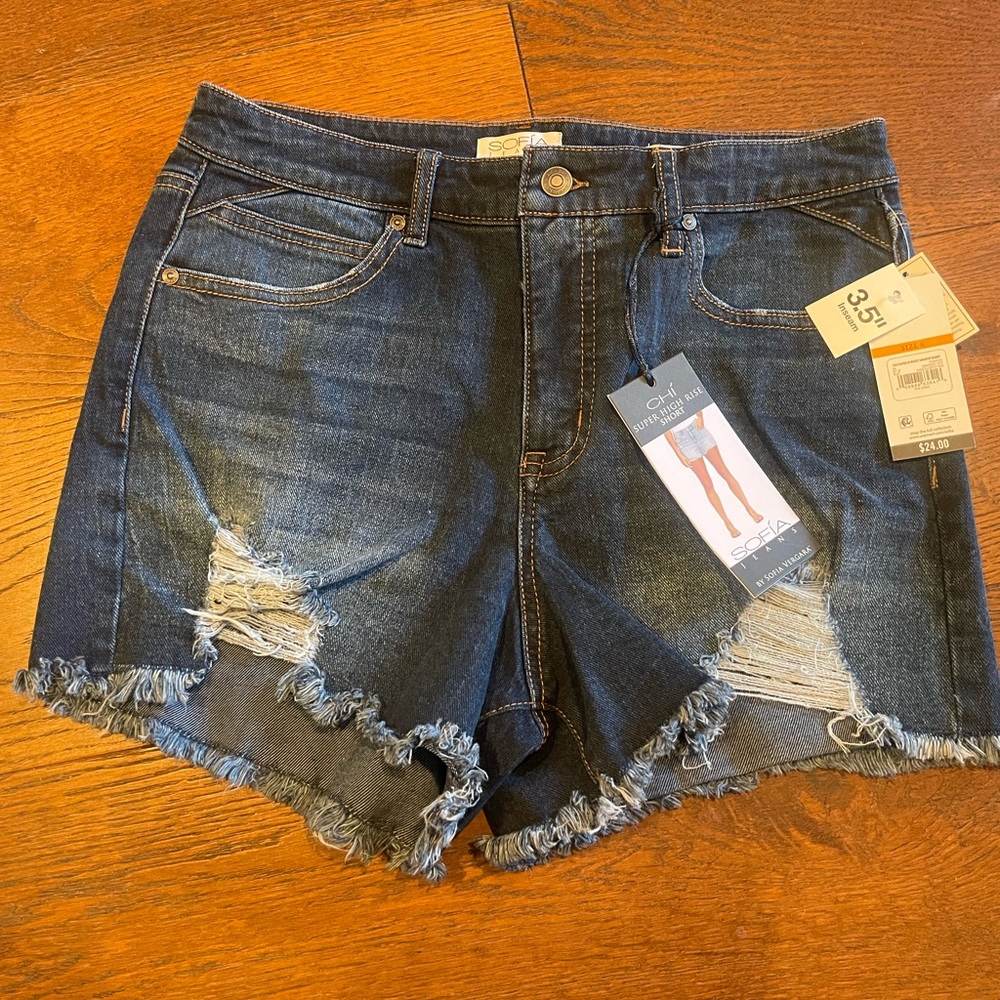 Chi Super High Rise Short 3.5” inseam Dark Wash Size 8